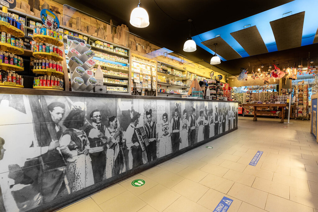 Content Dam Org 3 Images Full Rights Shopping Anesi Tabacchi Anesi Tabacchi Canazei Archivio Apt Val Di Fassa Mrizzi 1
