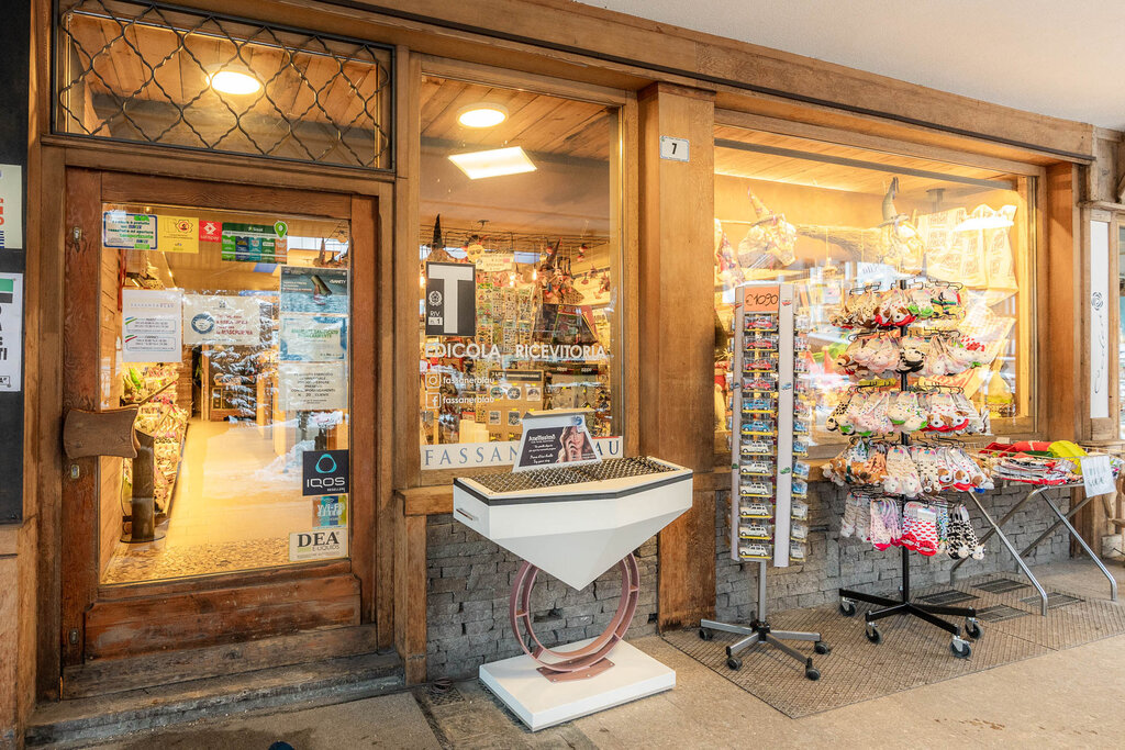 Content Dam Org 3 Images Full Rights Shopping Anesi Tabacchi Anesi Tabacchi Canazei Archivio Apt Val Di Fassa Mrizzi 2