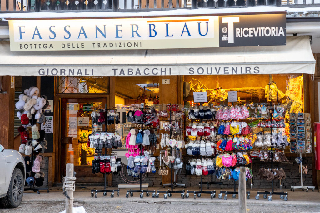 Content Dam Org 3 Images Full Rights Shopping Anesi Tabacchi Anesi Tabacchi Canazei Archivio Apt Val Di Fassa Mrizzi 4